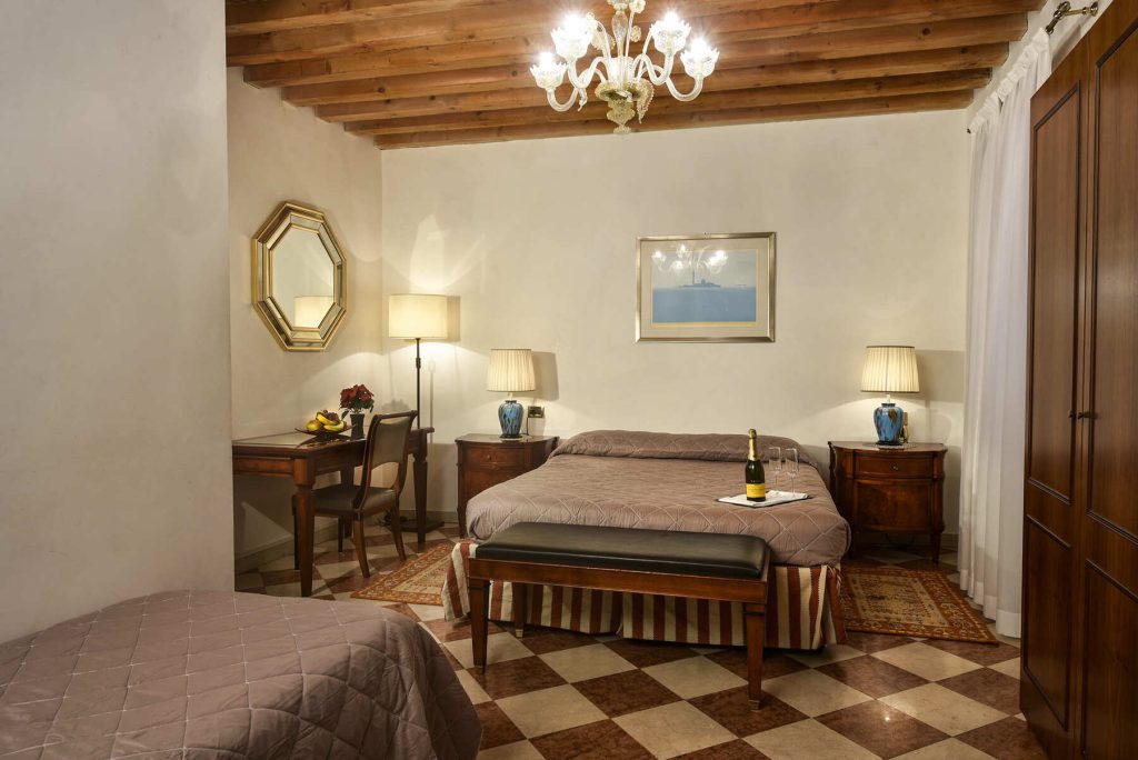 ROOM 1 TRIPLE DELUXE